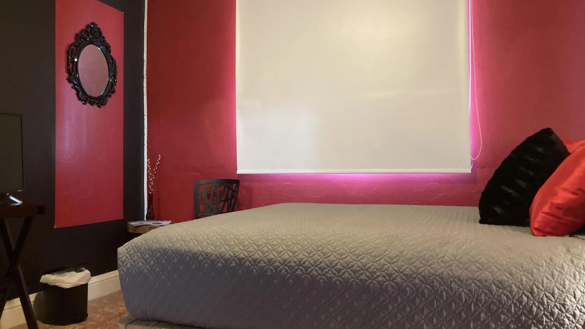 Lgbt Private Room In San Juan Guest House With Pool And Jacuzzi Szálloda